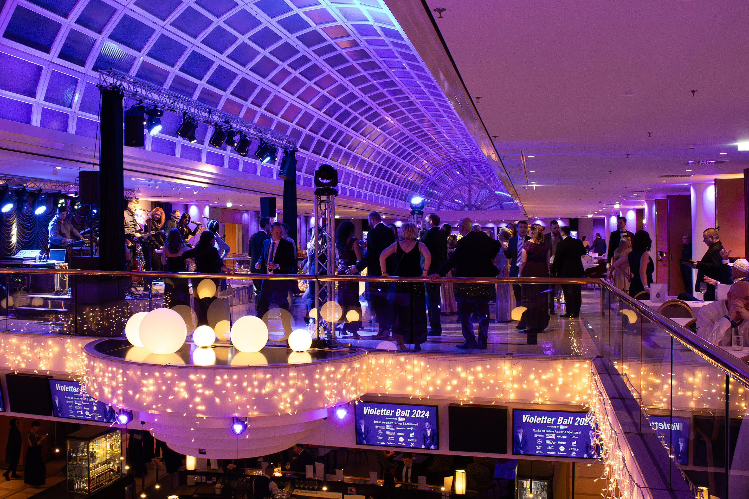 Violetter Ball 1