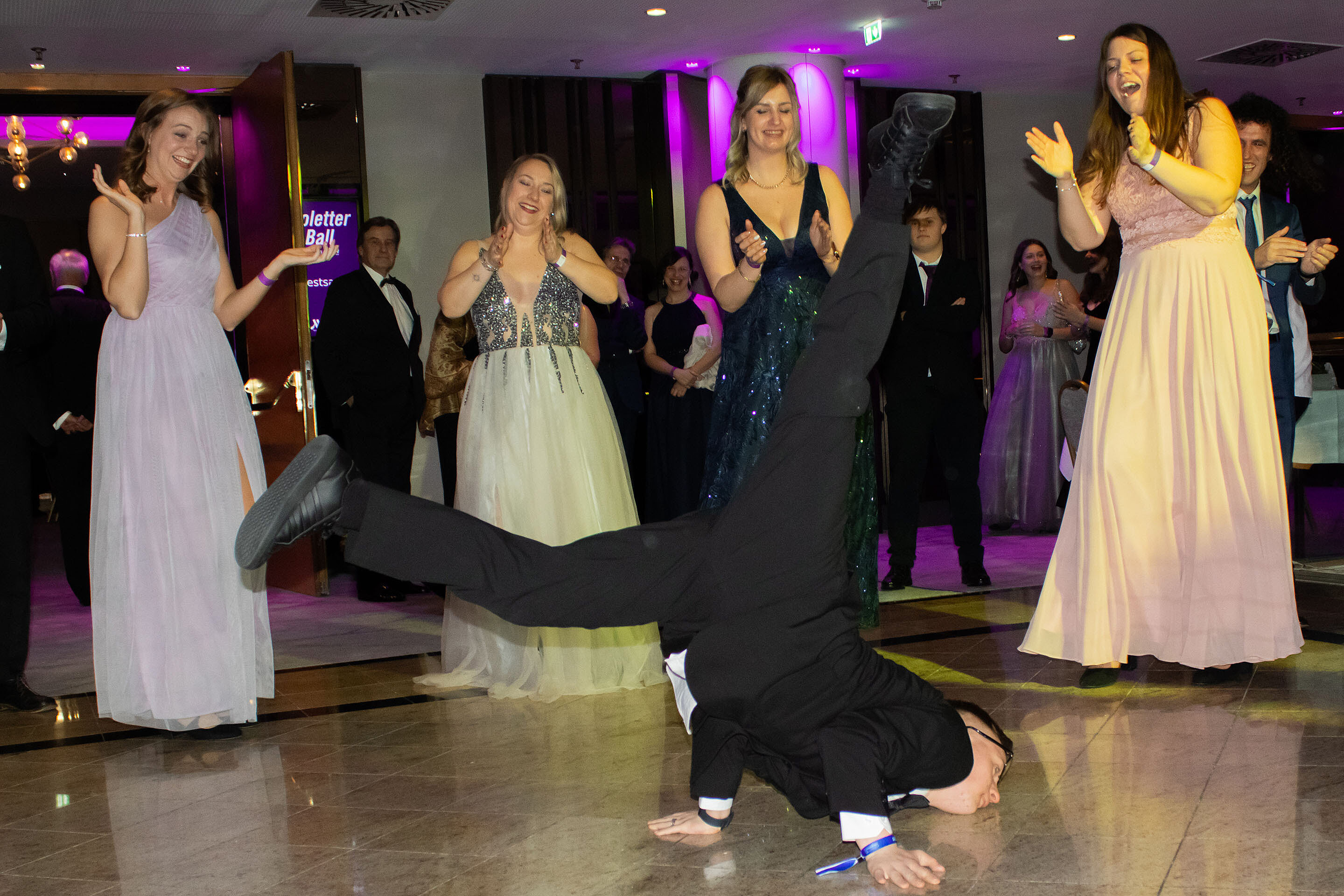 Violetter Ball 14