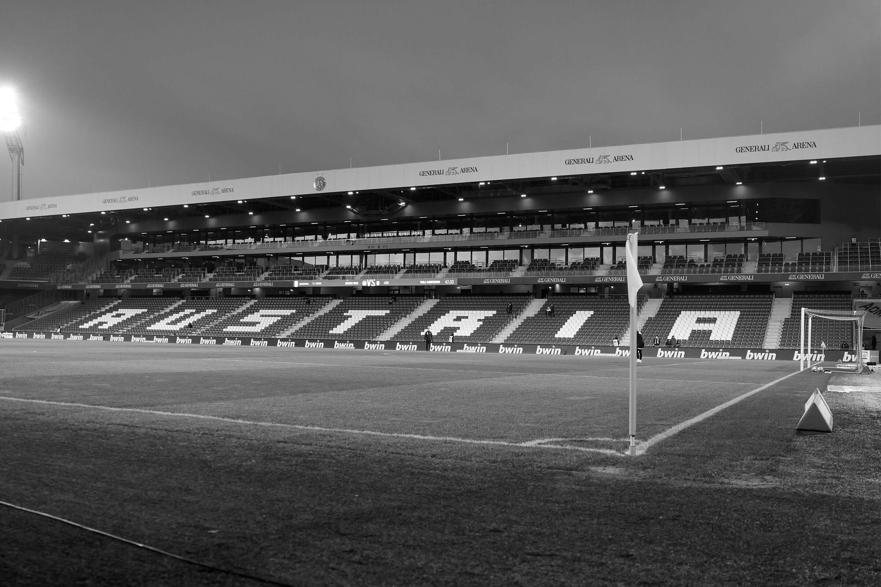 Stadion schwarz weiß neu