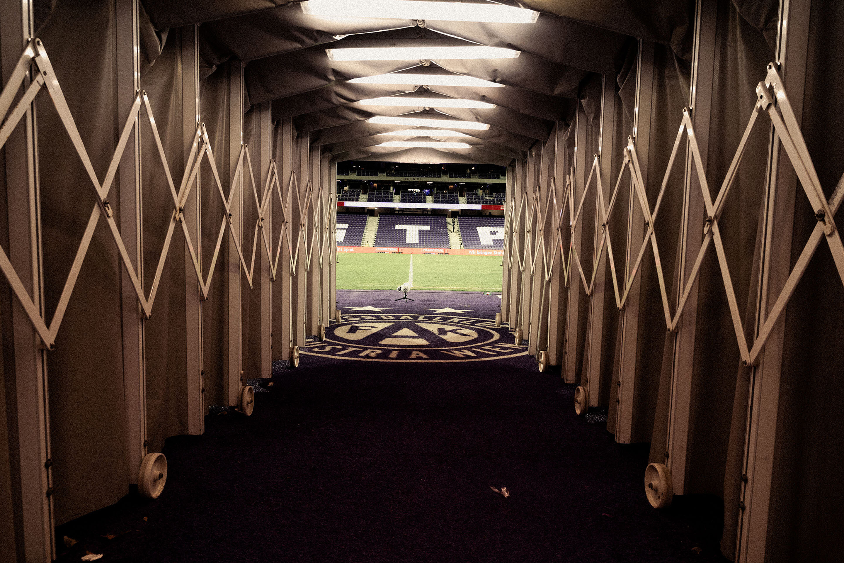 Stadion innen Tunnel