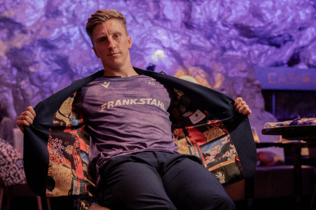 Philipp Wiesinger am violetten Ball