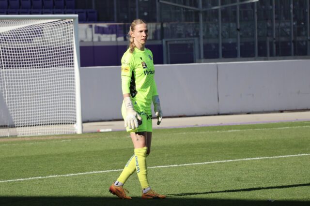 Teamspielerin und Veilchen Jasmin Pal