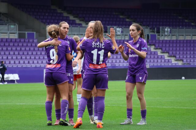 Veilchen klatschen ab