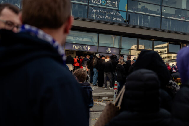 Fanshop Warten auf Trikot