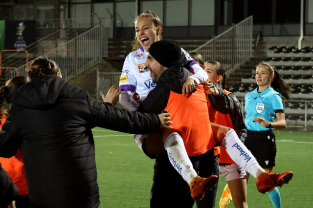 Almedina Šišić jubelt mit Mauro Vasile