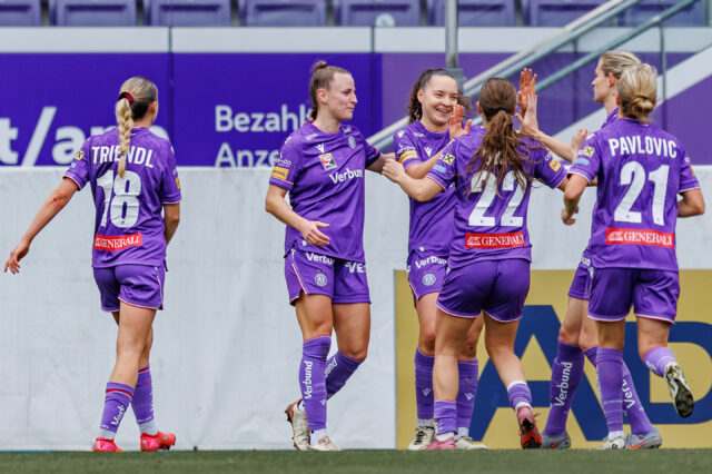 Jubel der violetten Frauen