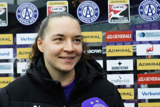 Lotta Cordes beim Interview mit Viola TV
