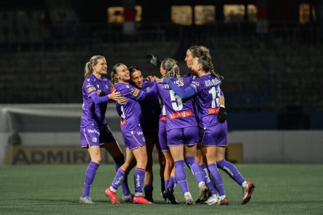 Austria Wien feiert Tor von Kathi Schiechtl