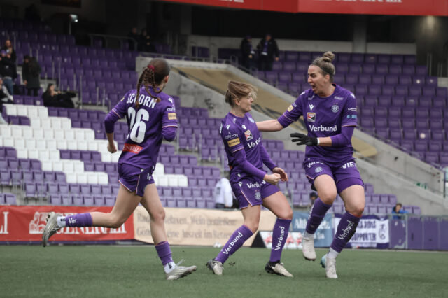 Schorn, Škorvánková und Schiechtl jubeln nach Tor