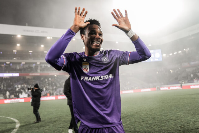 Kelvin Boateng jubelt nach dem Sieg gegen Sturm Graz