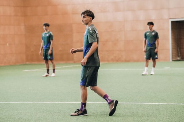 Silas Schoppitsch in der Halle der Austria-Akademie