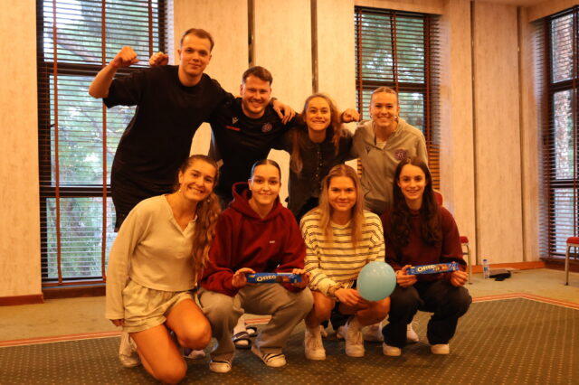 Obere Reihe: Niklas Pichler, Max Paukner, Hannah Klebel, Lena Triendl (v.l.n.r.)
Untere Reihe: Courtney Strode, Emma Goetz, Tatjana Weiss, Sophie Hejda (v.l.n.r.)