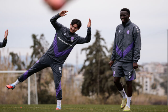 Kang Hee Lee und Abubakr Barry im Trainingslager