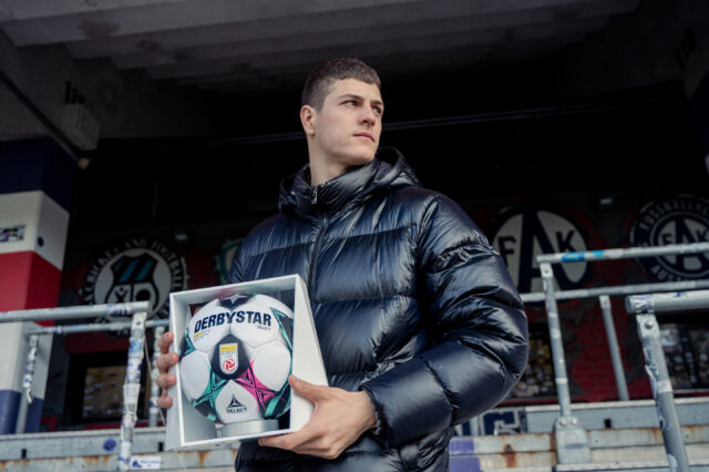 Vasilije Marković mit seinem Debüt-Award