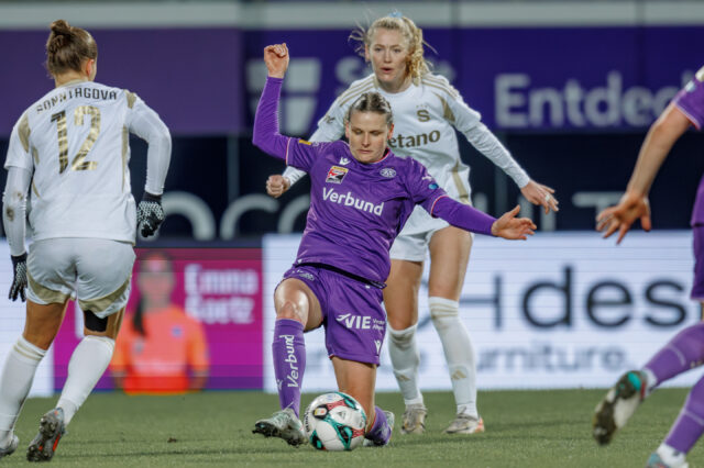 Dominika Škorvánková im Kampf um den Ball