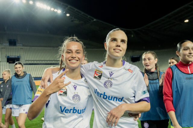 Almedina Šišić und Louise Schöffel Arm in Arm