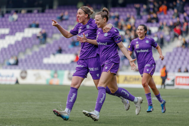 Katharina Schiechtl und Virginia Kirchberger jubeln über ihr Tor