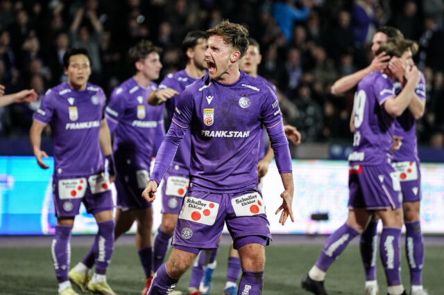 Jojo Eggestein und seine Teamkollegen jubeln