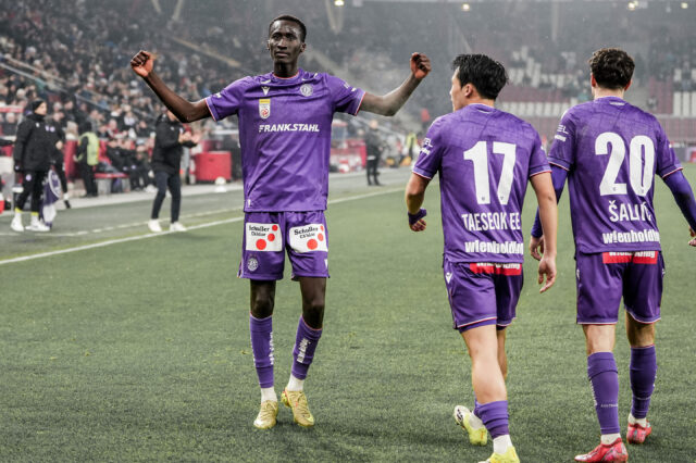 Abu Barry jubelt in Salzburg