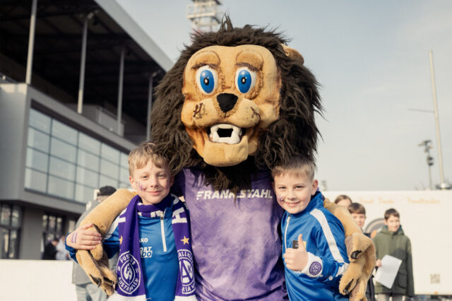 Leo Veilchen mit Kindern