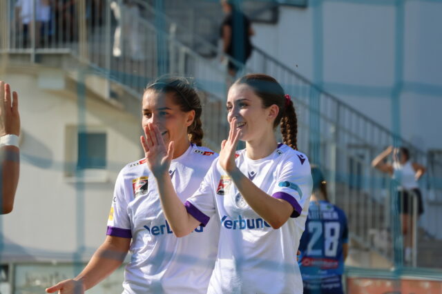 Anna Schorn klatsch Mitspielerin ab