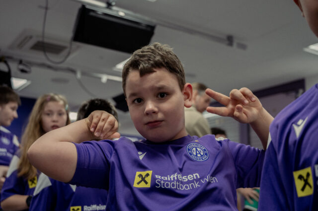 Special Violet Spieler im Spielertunnel