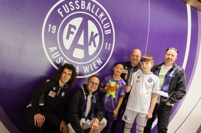 Special Violets Kids in der Austria-Akademie mit Vertretern von Kaspersky