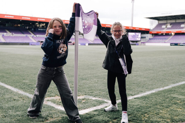 Zwei junge Austrianerinnen beim Löwen- und Jugendmitgliederfest