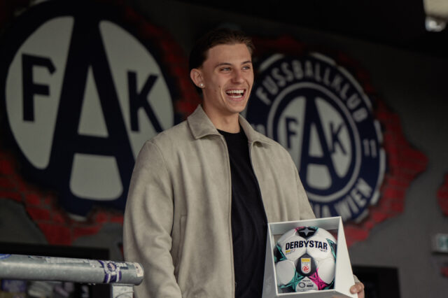 Romeo Mörth mit seinem Debüt-Award