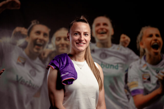 Virginia Kirchberger blickt lächelnd in die Kamera