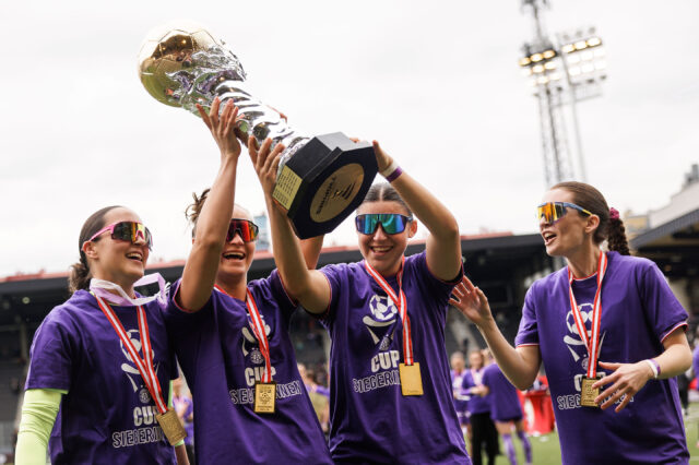 Jubel der violetten Frauen am Wiener-Sport-Club-Platz