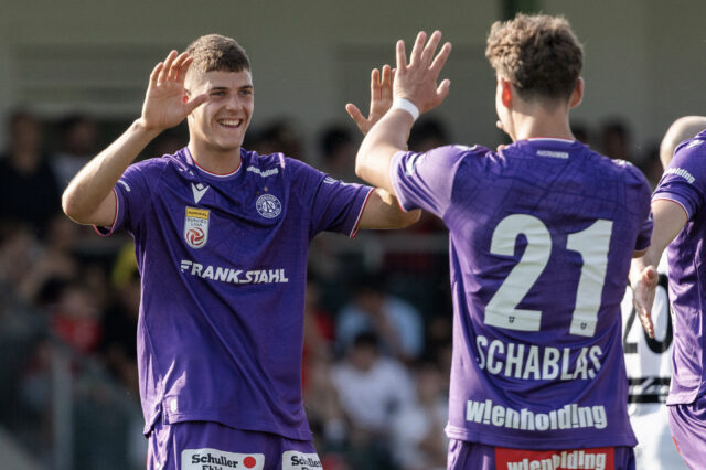 Vasilije Marković jubelt mit Matteo Schablas