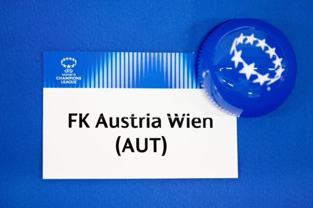 Loskugel und Papier mit Austria Wien Beschriftung