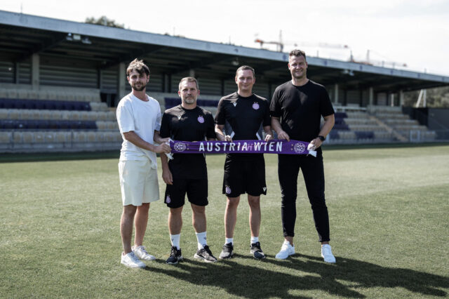 Foto U18-Trainerteam mit  administrativem Leiter der Akademie Sebastian Hajek und  Akademieleiter Manuel Takacs