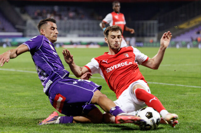 Manfred Fischer: Sliding Tackle