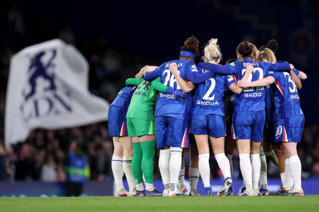 Chelsea im Kreis vor dem Spiel