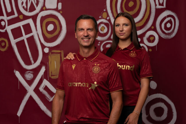 Robert und Hannah im Kunsttrikot