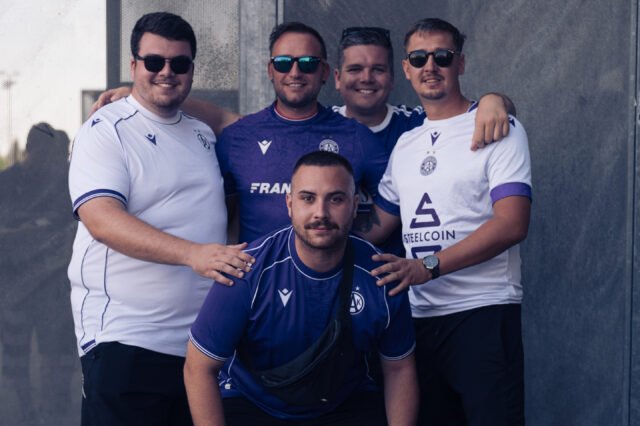 Fans vor der Ost-Tribüne