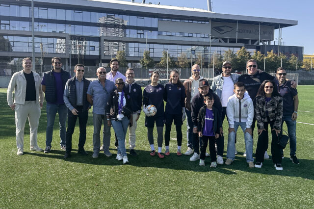 Business-Partner beim Viola Partner Day vor der Generali-Arena